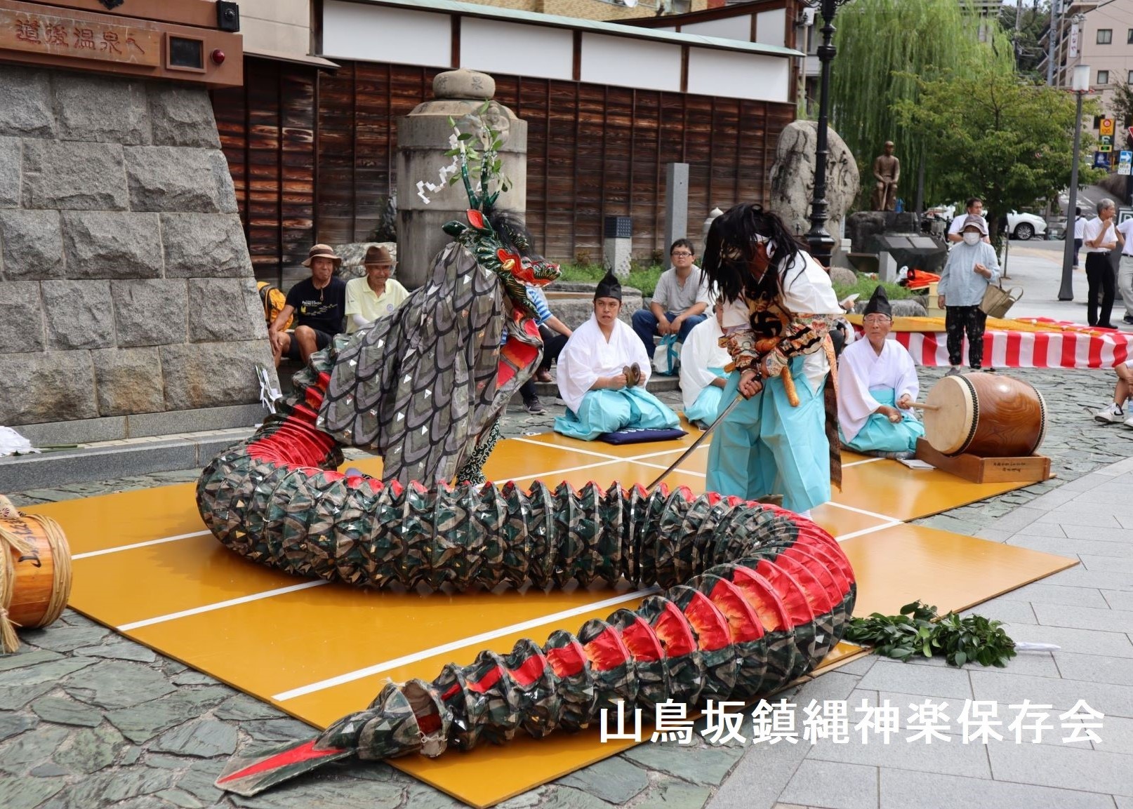 山鳥坂鎮縄神楽保存会様