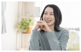 女性が笑っている