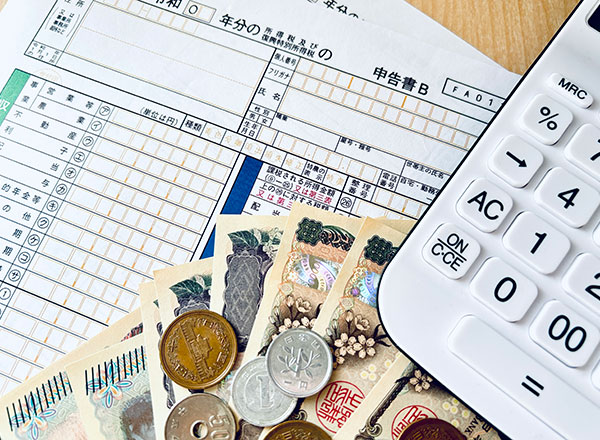 控除とは?所得控除と税額控除の違いや申告に必要な手続きを解説