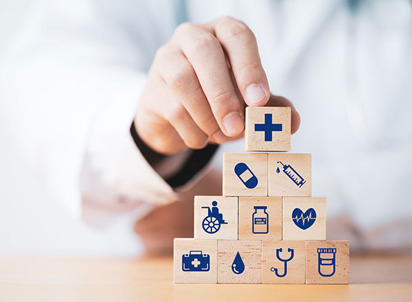 健康保険と医療保険の違いは？役割や保険料、自己負担の仕組みを解説