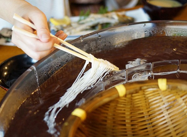 愛媛のそうめん流し3選！名水と渓谷で涼を体感