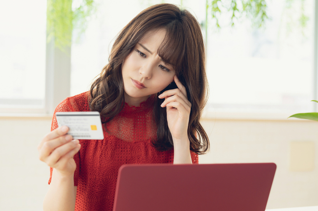 マイカーローンではなく、クレジットカードでも購入できる?