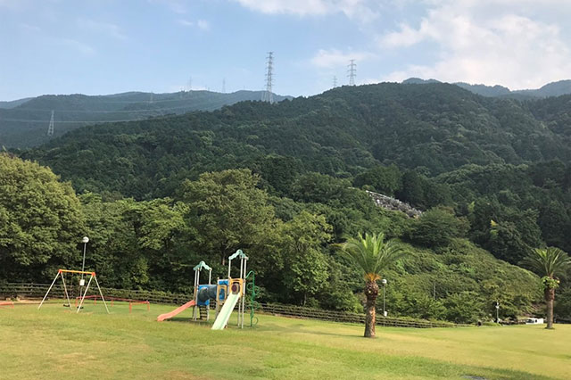 朝焼けと夕焼けがおすすめ! 製紙工場群を一望できる「三島公園」