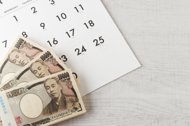 奨学金の返還開始はいつから?返還方法は分割・一括?