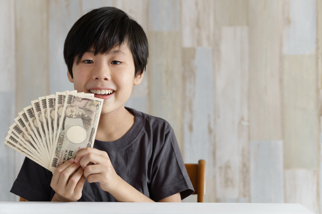 年代別の平均的なお小遣いの金額はいくら?