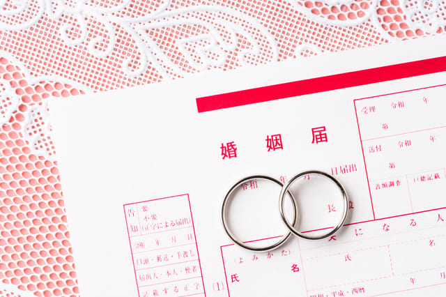 結婚後にすべき手続き完全ガイド 必要書類の一覧と3つの手順を確認しよう Iyomemo いよめも