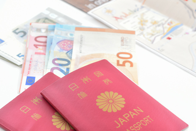 海外でデビットカードを使うメリット