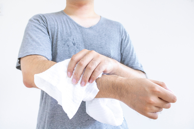 ラップやタオルを使った応急処置