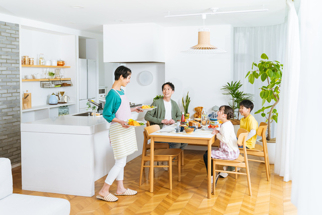 家族4人の生活費はどれくらい？