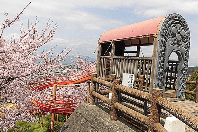 全長120mのローラーすべり台