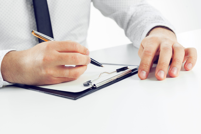 健康保険の扶養に入る手続き