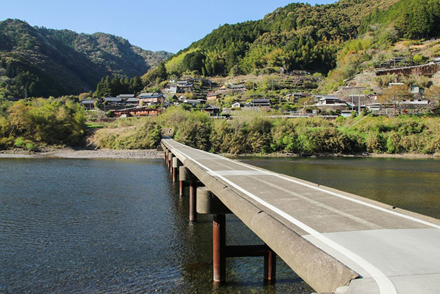 岩間沈下橋