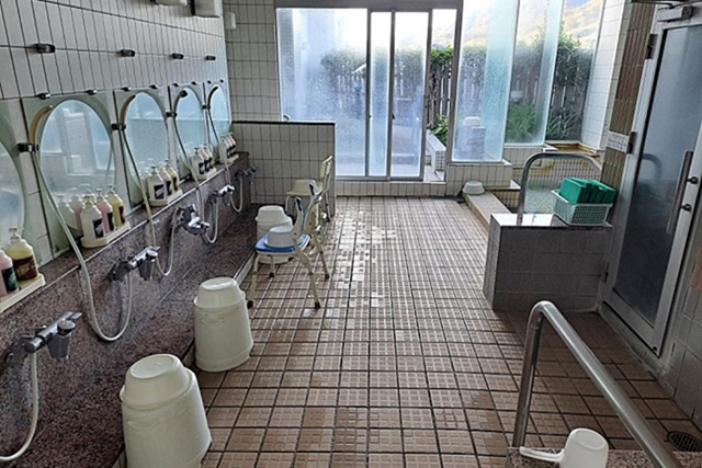 クアハウス今治（今治市）温泉とプールを満喫できる健康温浴施設