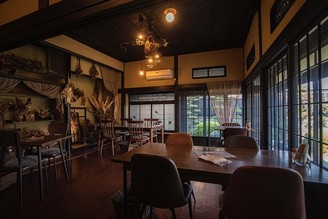 ゑ風茶屋（西条市）四季の日本庭園を眺める築65年の古民家カフェ