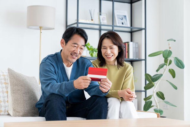 例）200万円を複利型の定期預金に5年間預けた場合（金利年0.3％）